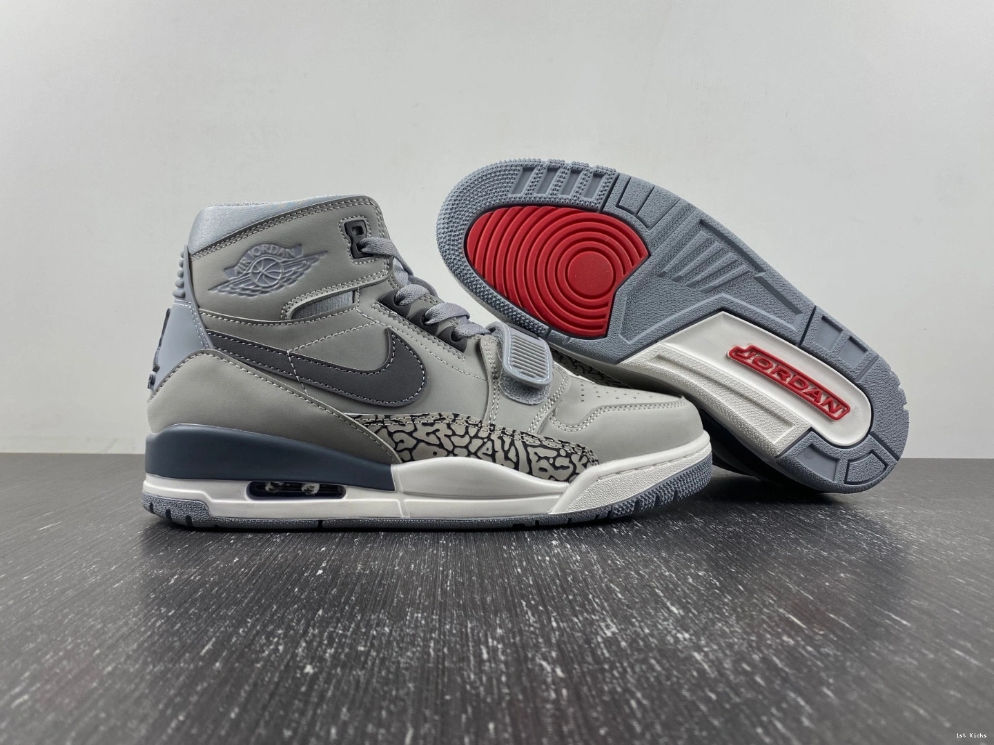 AV3922-002 - Jordan Legacy Grey Men's Wolf 312 1113